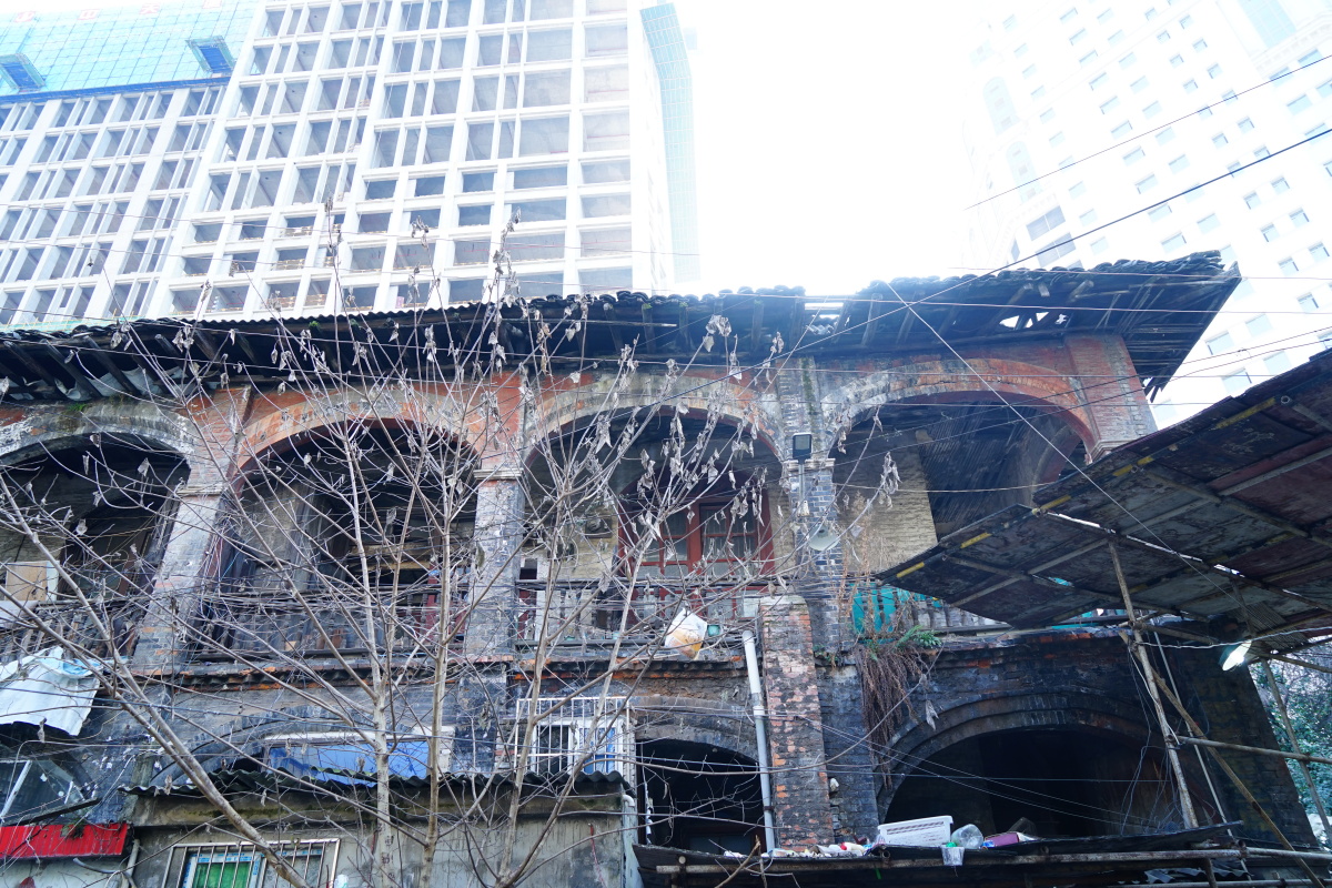 等待修复的老建筑(贵阳)中华北路六广门,这里是贵阳最为繁华的地方之