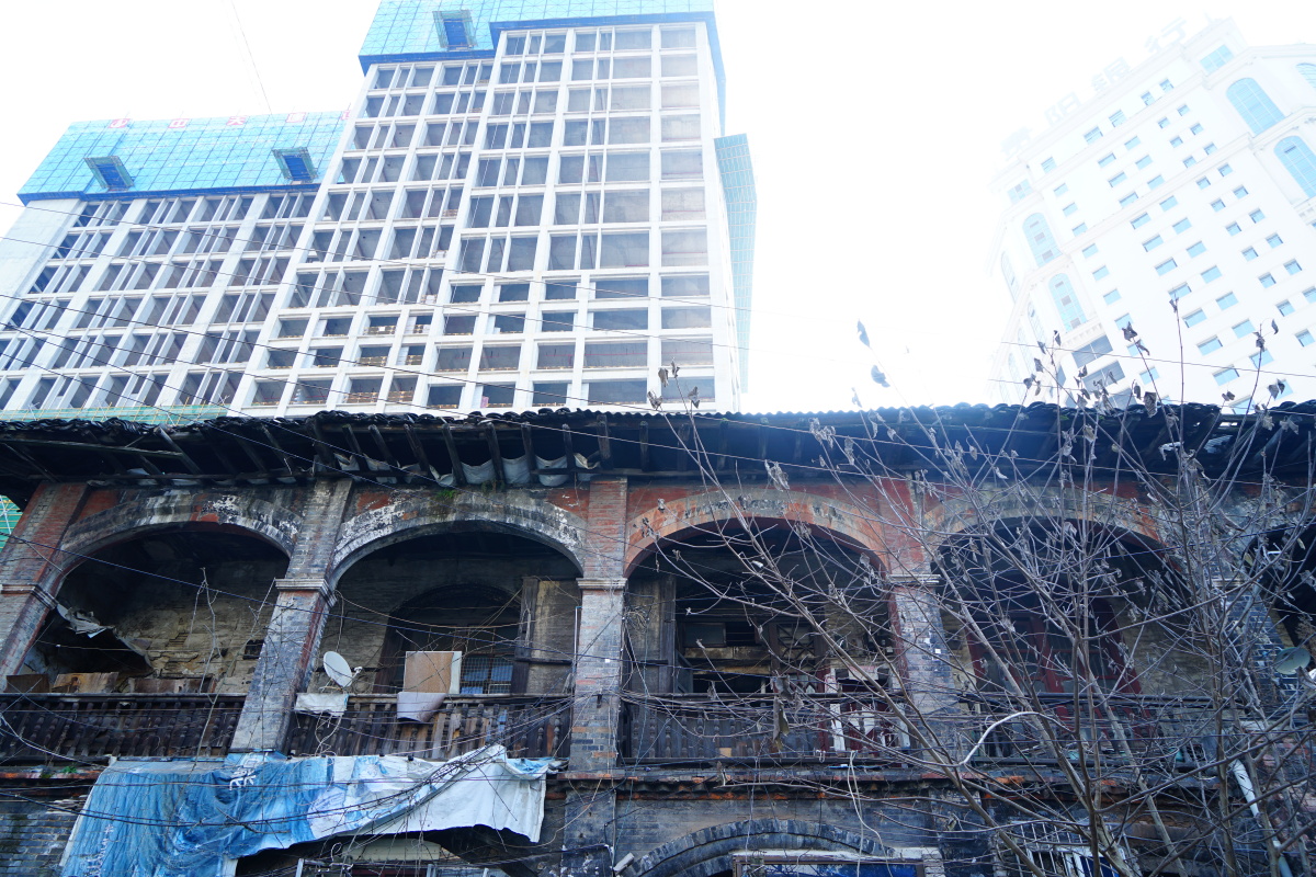 等待修复的老建筑(贵阳)中华北路六广门,这里是贵阳最为繁华的地方之