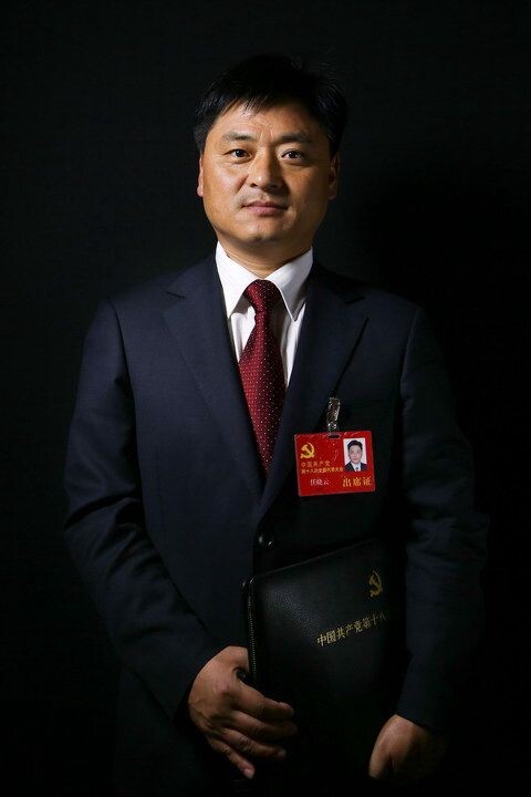 任晓云<br />
任晓云,汉族,河北承德人,1973年1月出生,2001年8月加入中国共产党,在职大专学历,1996年开始进城务工,现为北京环境卫生工程集团有限公司一清分公司垃圾粪便清运中心驾驶员。他说,现在很多“80后”甚至“90后”的年轻人也纷纷离开家乡到大城市工作,他们拥有更高的知识水平,对工作环境、福利待遇、发展机会和文化生活都有更高的要求,也更渴望融入城市生活,他希望他们的未来更美好。<br />