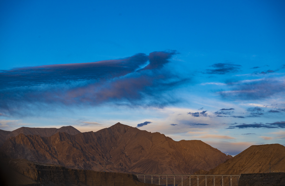 黄昏行走在昆仑山谷3