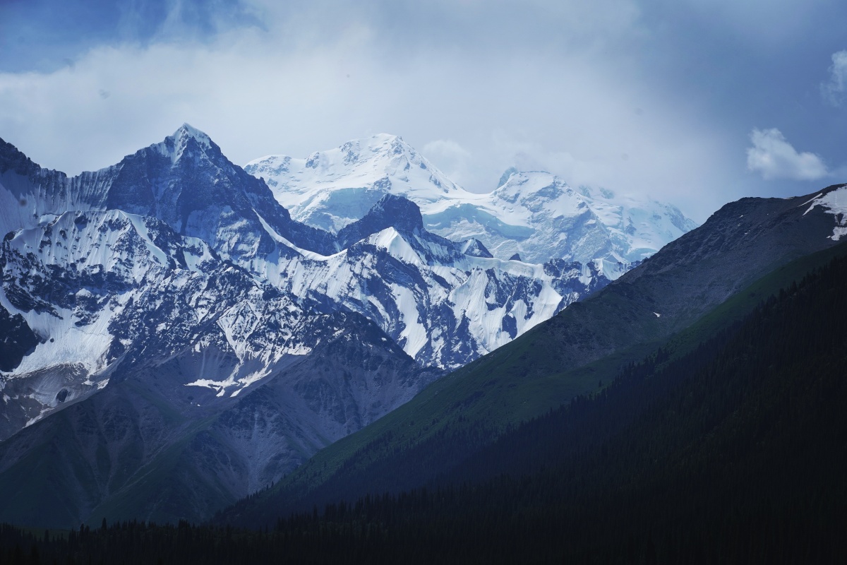 夏塔景区的汗腾格里峰拍摄地昭苏县夏塔景区拍摄时间202174