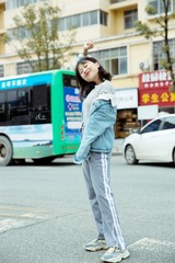 748049