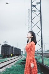 888183