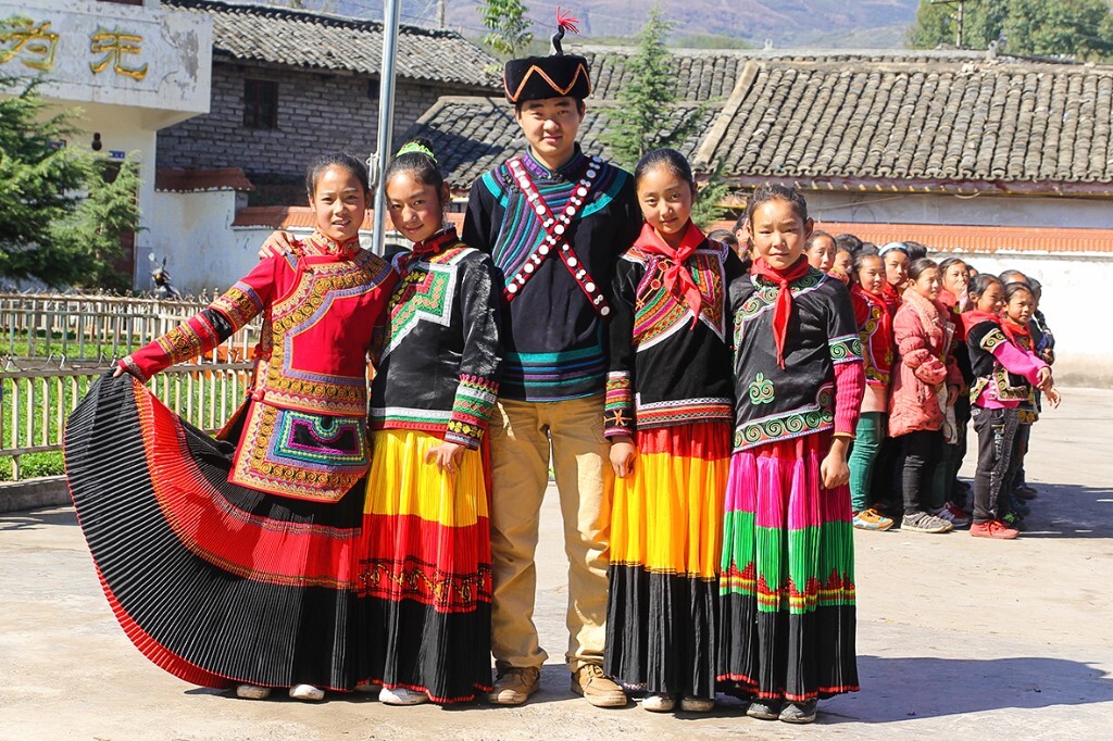 彝族舞蹈儿童
