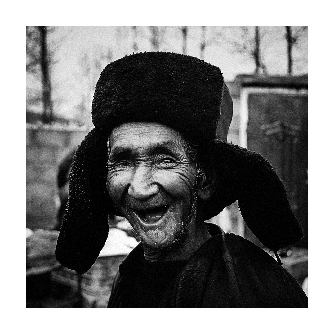 彝族老阿普大头照