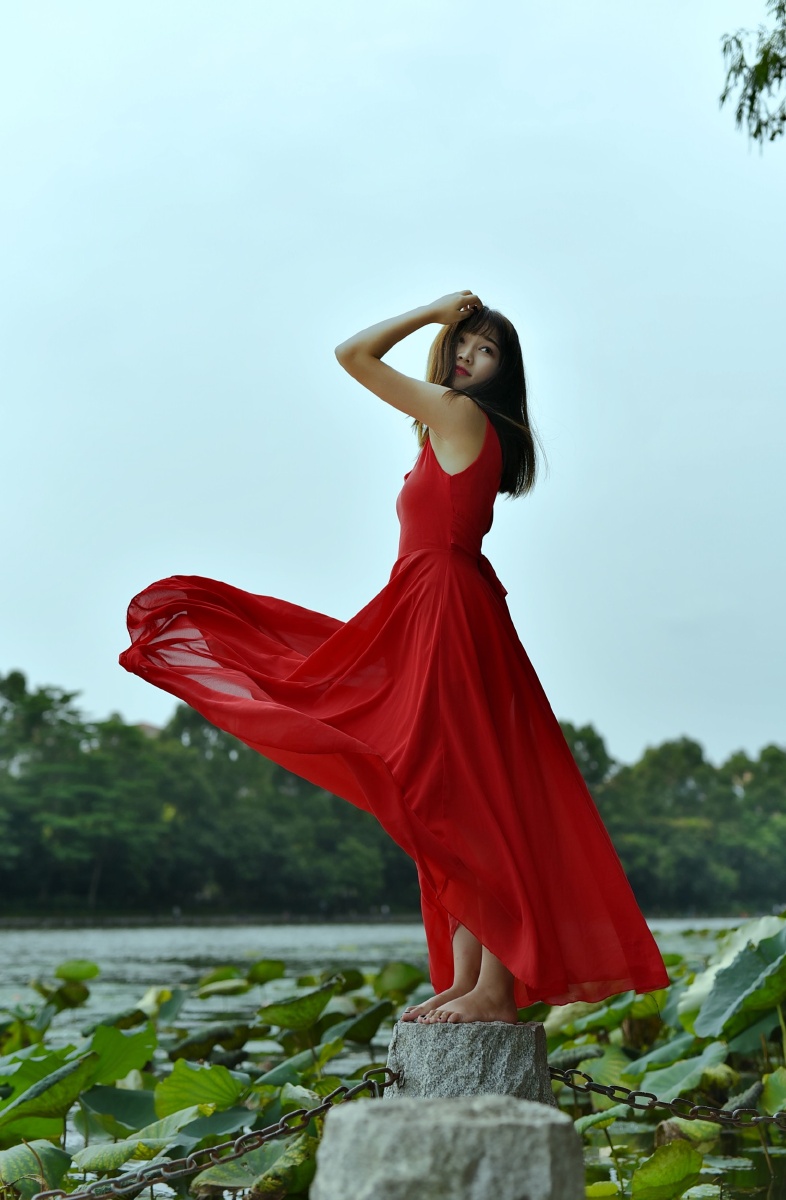 红裙飘舞