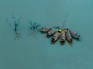 318266