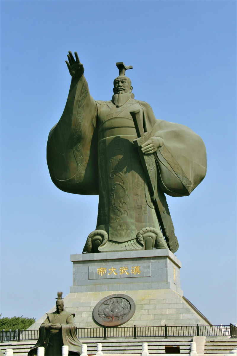 汉武大帝雕像群