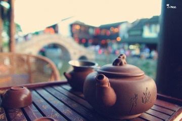 午后暖暖的茗香，齿间萦绕