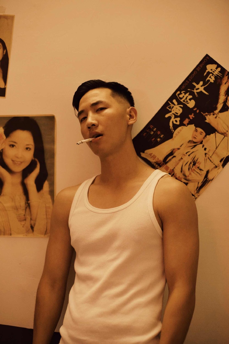 我想回到以前 点一根烟 看一场电影 听一首歌 跳