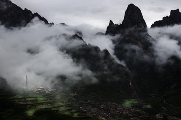 扎尕那神山