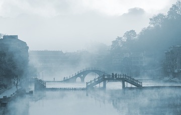 烟雨凤凰