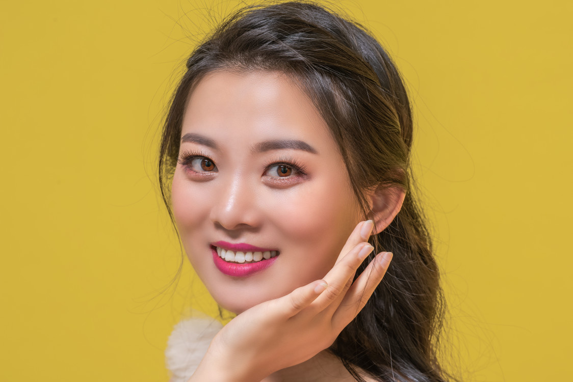 纯色背景闺蜜写真