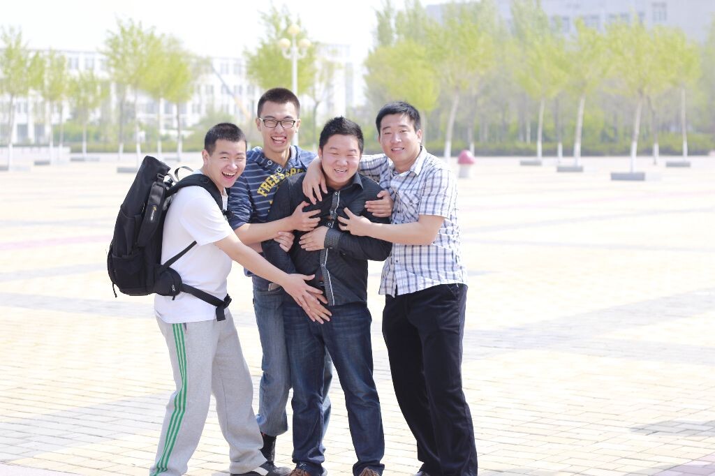 2013我们的毕业季<br />
今年我们大四，毕业了，面临离别还是用笑脸去给大学画一个完美的句号吧。