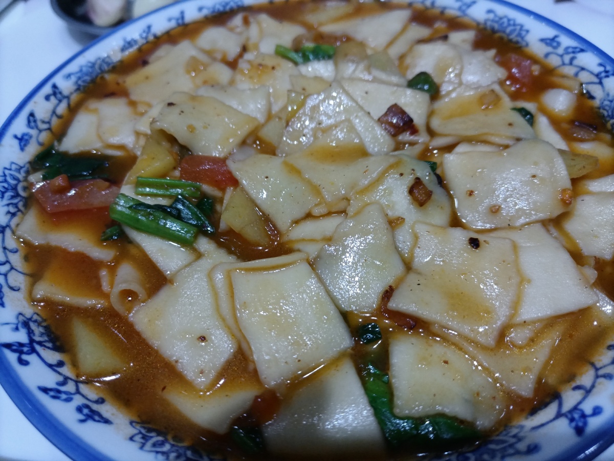 羊肉串,酸汤面,汤面片.