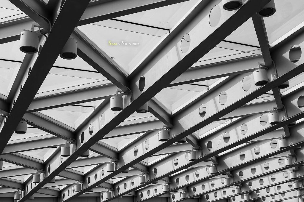 lines and structure<br />
摄于北师大图书馆楼顶