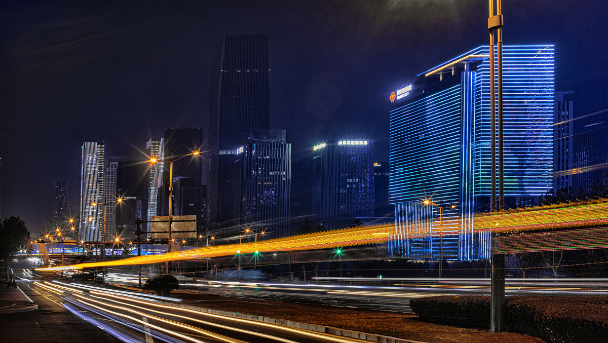 夜幕下的经十路