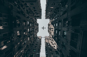 369968