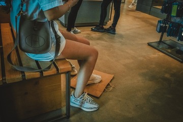 891039