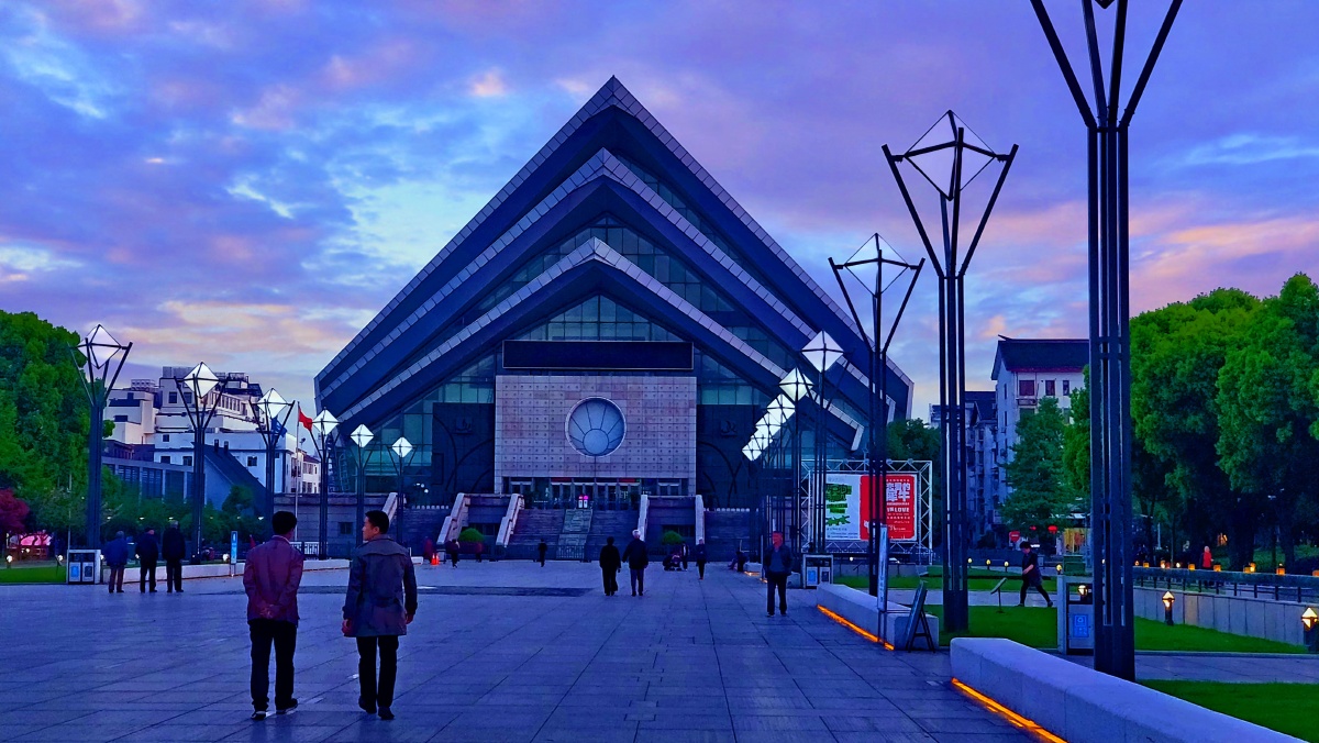 夜幕下的绍兴大剧院