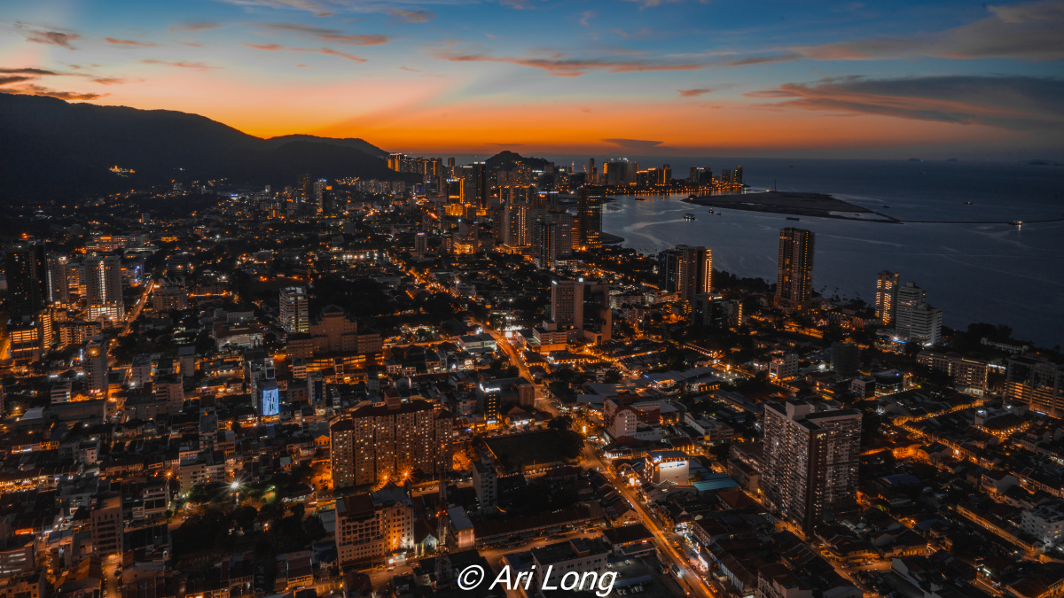 slow city fast world.#penang,槟城夜景