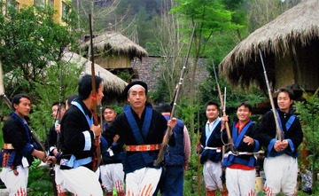 带枪民旋