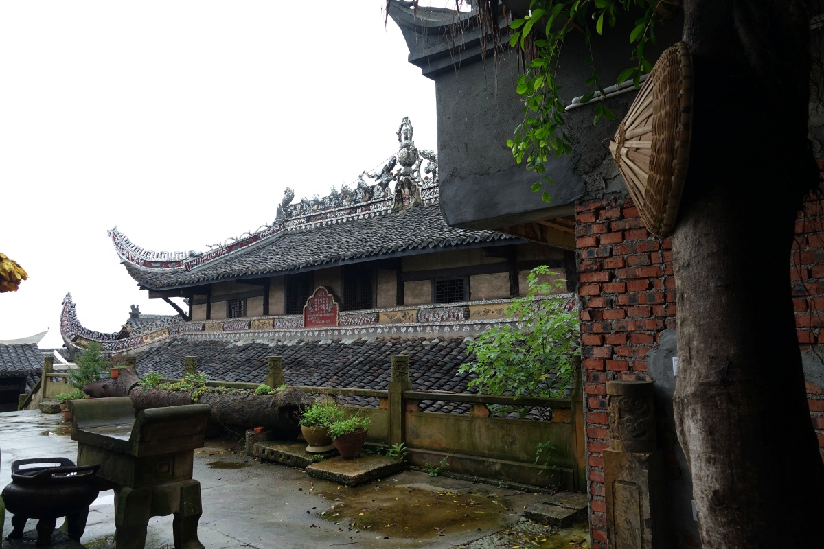 雨游古寺自贡天池寺