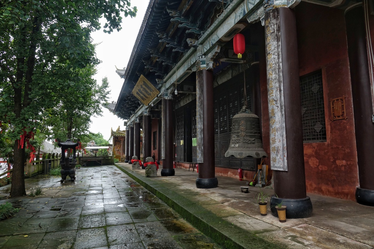 雨游古寺自贡天池寺