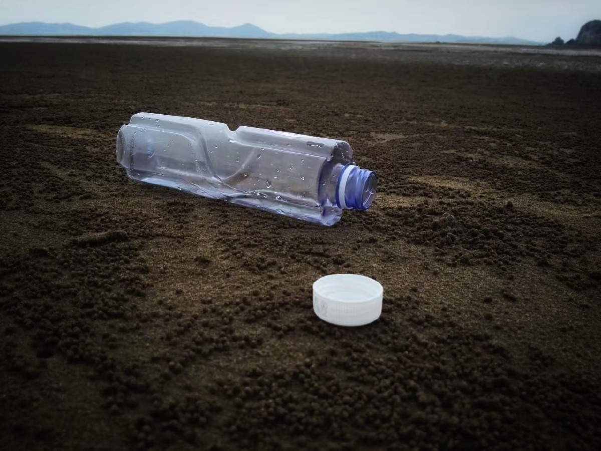 不合时宜的瓶子