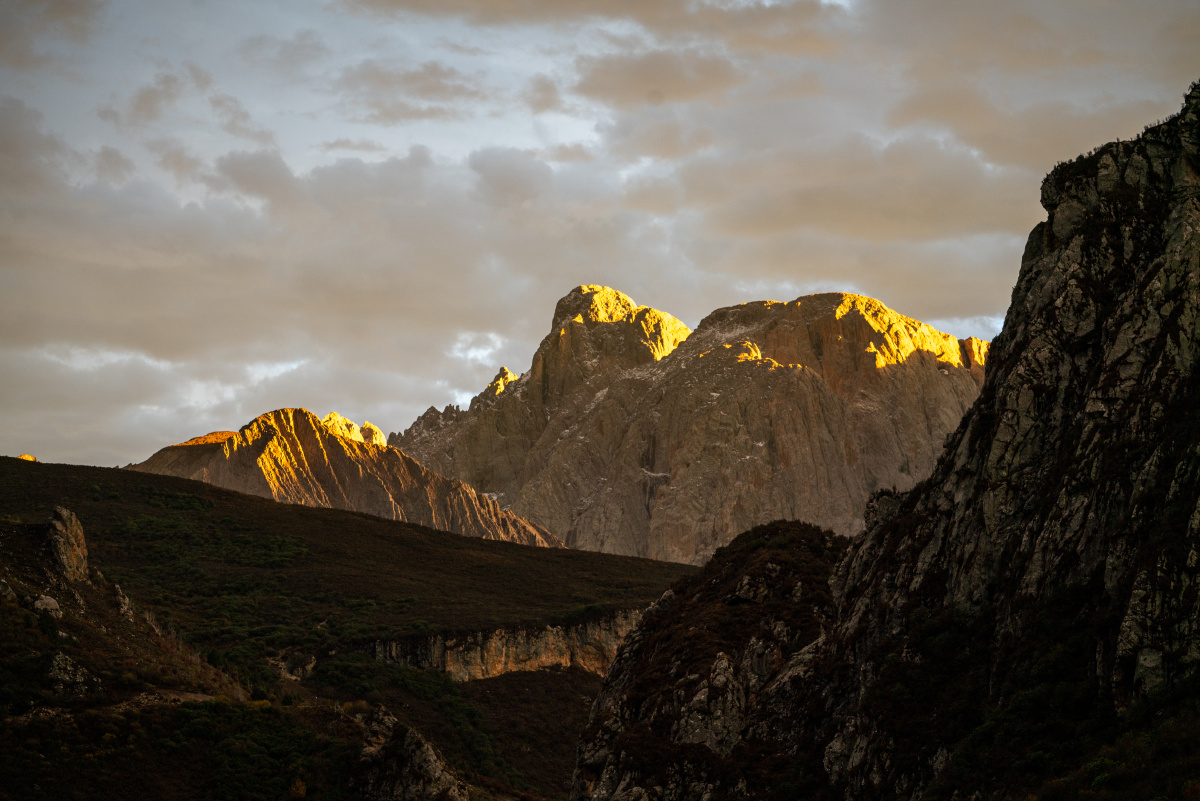 甘南迭部扎尕那迭山措美峰徒步