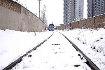382504