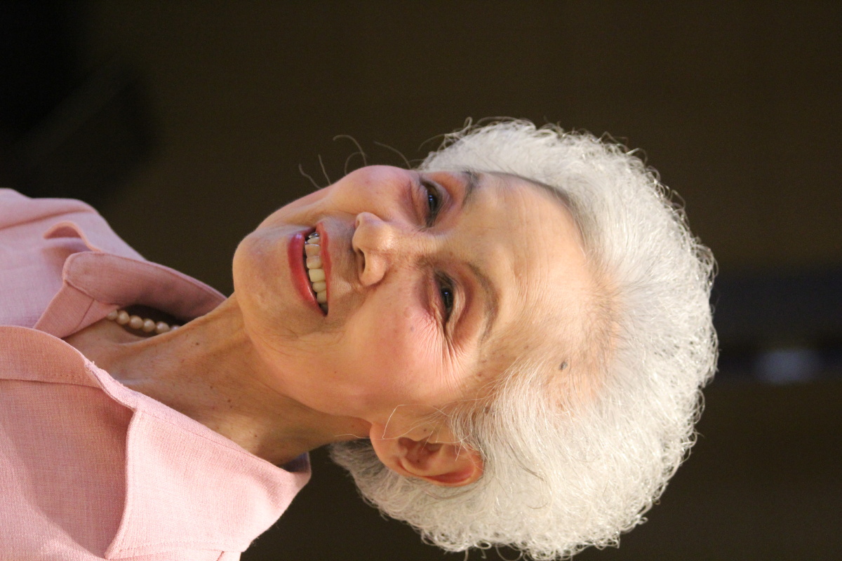 八十六岁老人在庆生会上,我拍摄了这幅.