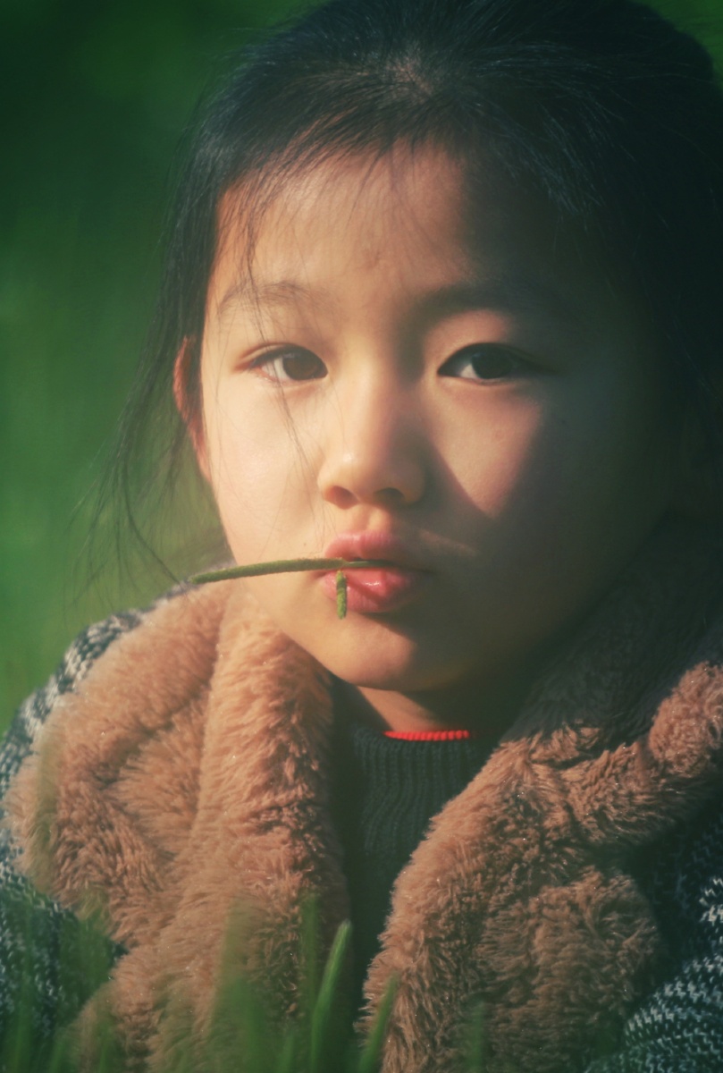 非常调皮可爱的小女孩李佳玲