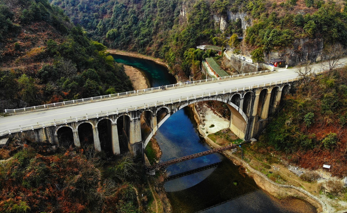 航拍松柏山大桥