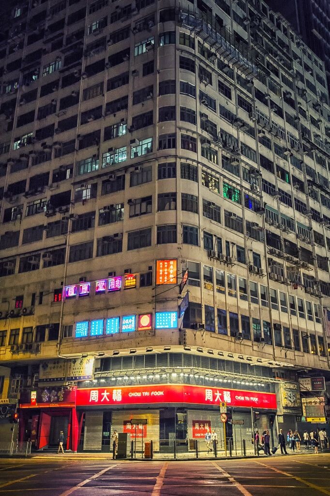 摄于香港街上夜景