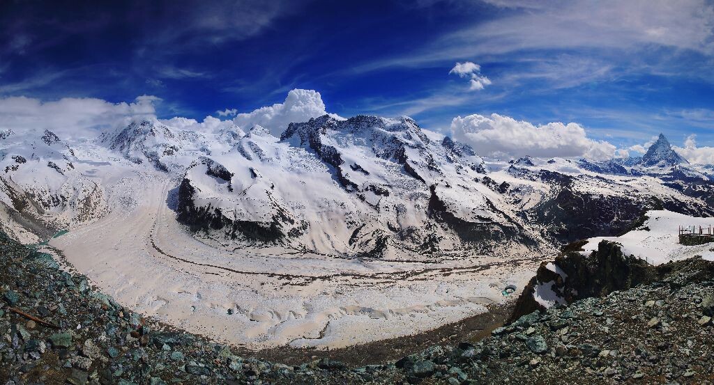 太忙没时间，先弄一张全景吧，这是我第一次上雪山，别怪我土，真的狠震撼，可惜气候不对，那些高山湖泊都还结着冰，没办法拍无敌倒影，但是也让我们可以真正的畅游雪地，享受无敌景色！