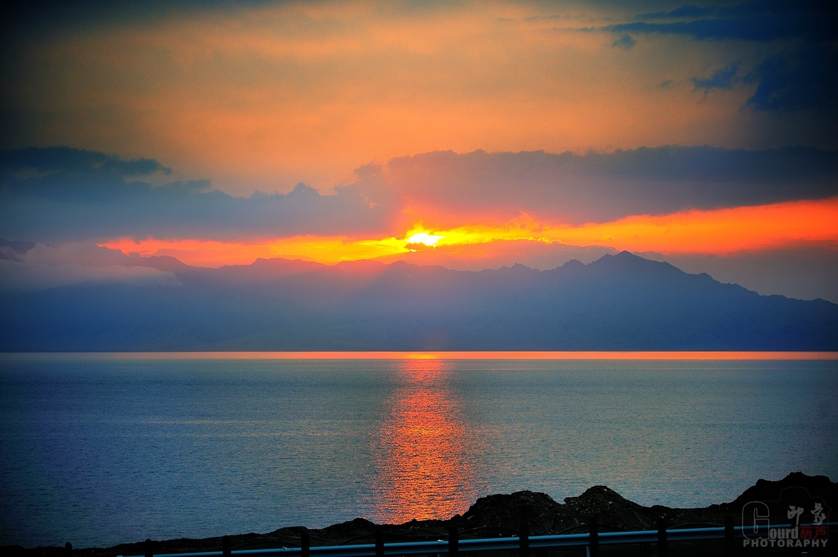 2017新疆赛里木湖的日落