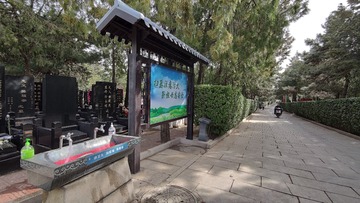 “嗯，可以挂出去做深圳大运会宣传海报了撒”