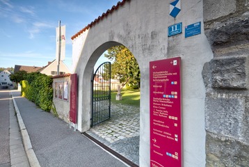 2453001