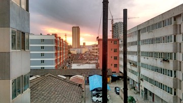 2566852