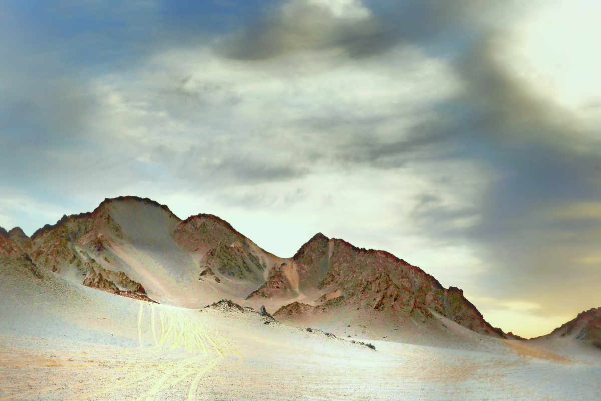 孤漠景致2021年10月摄于青海省茫崖市冷湖镇黑独山黑独山无人区不知