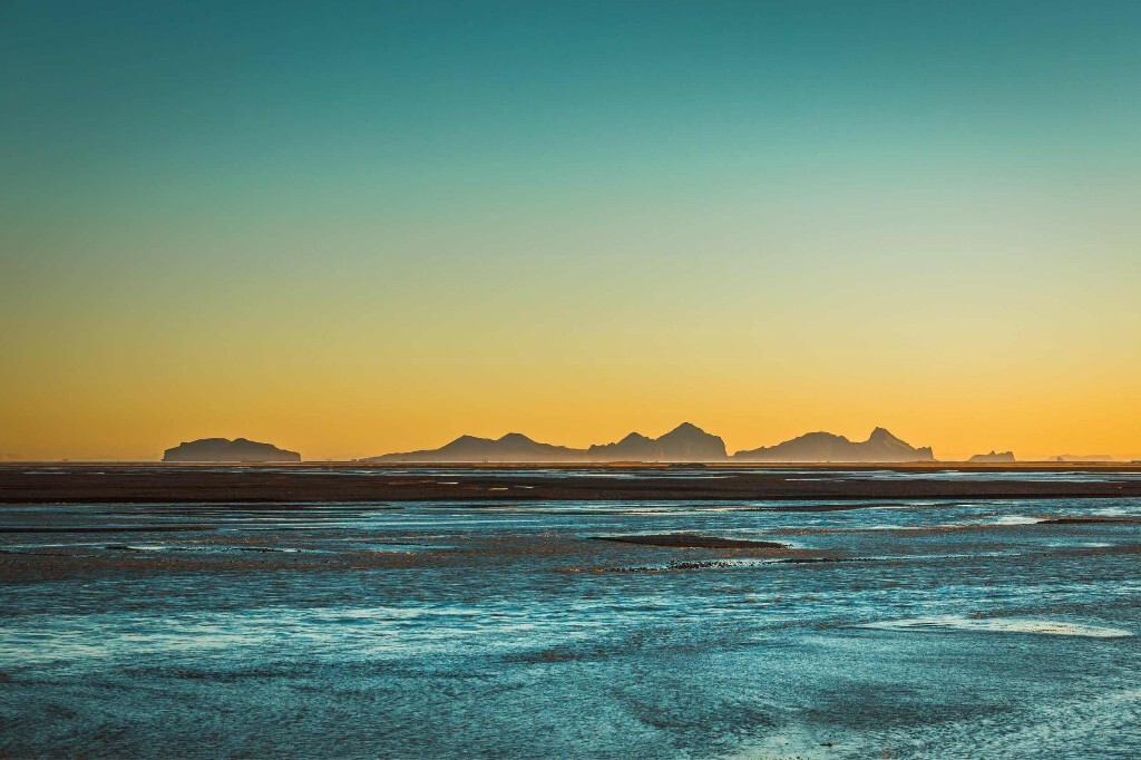冰岛南部海面的日落