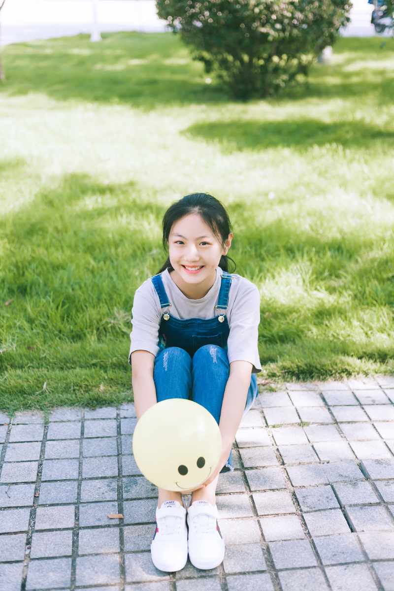 青春洋溢的13岁女孩