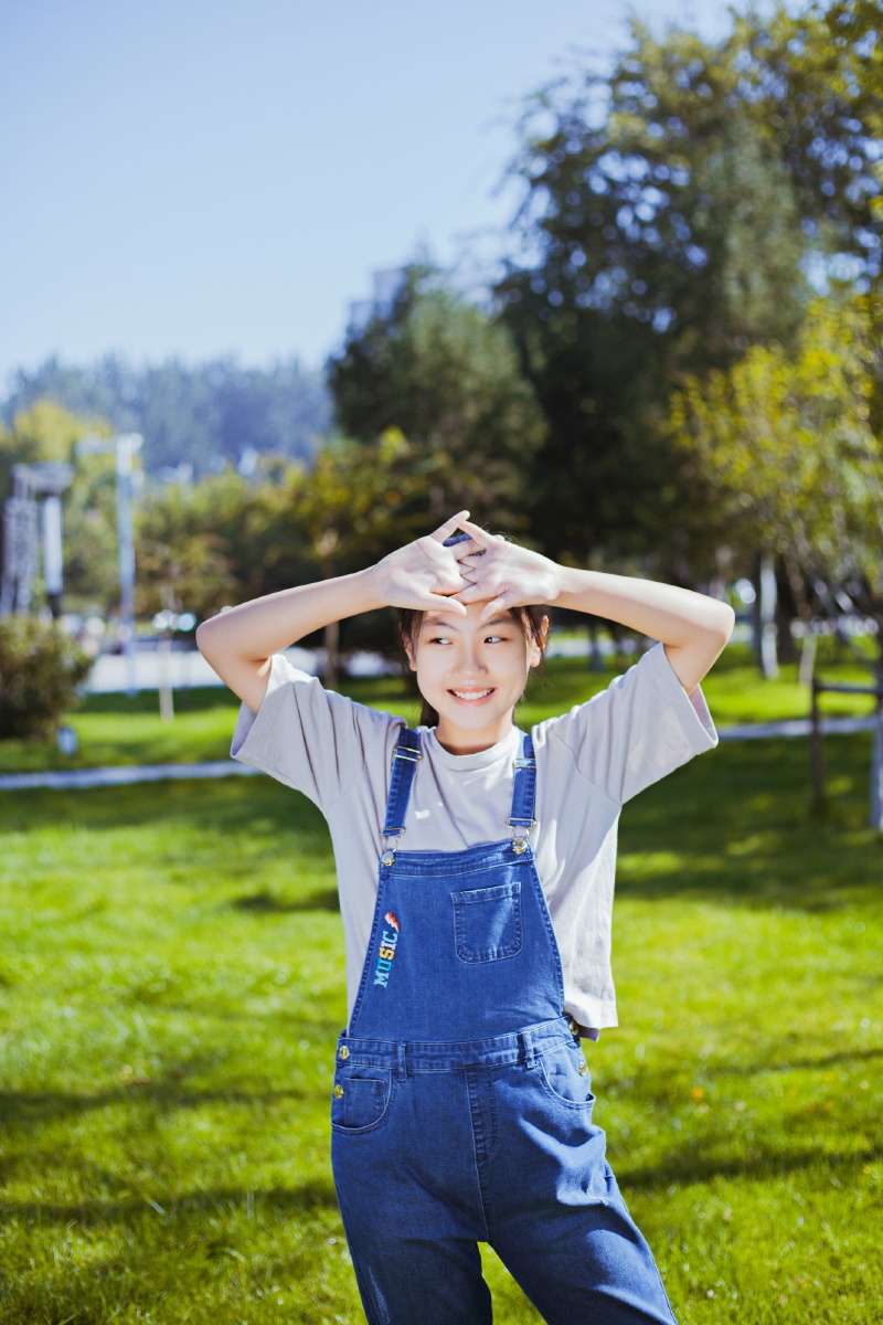 青春洋溢的13岁女孩