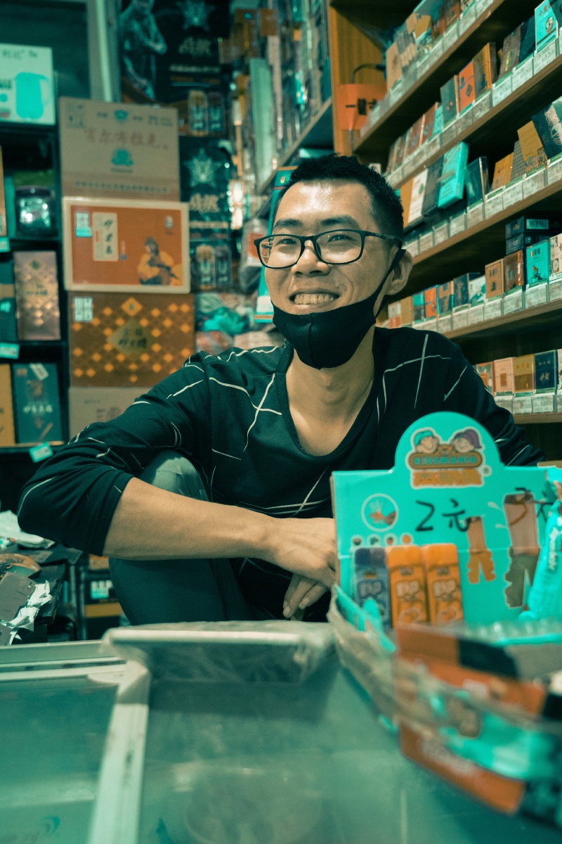 热情的小商店老板