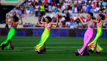 D4D_0881_bloomfield, dancer, football, peace tour.jpg