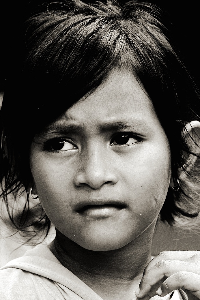 这种花环,是她和妈妈手工制作而成的,是她摘了树