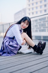 858125