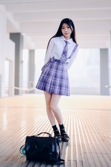 858111