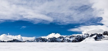 里塘-巴塘无人区高山雪景